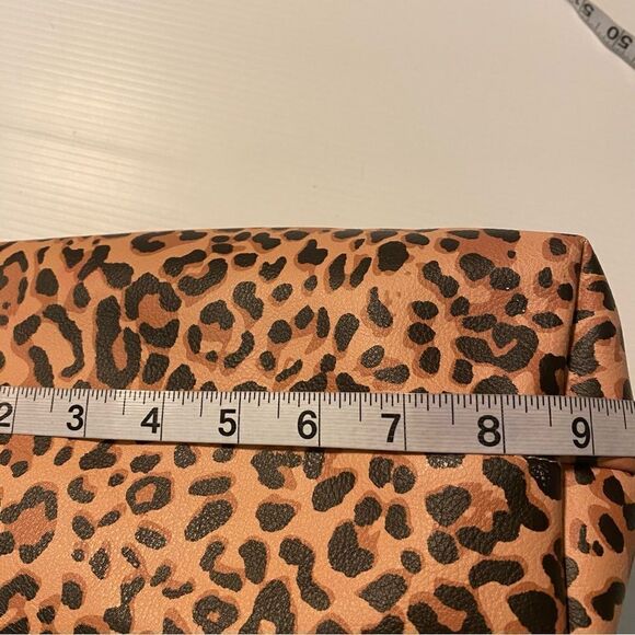 Steve Madden cheetah print make-up travel bag 6x9x6.5 - Picture 8 of 10